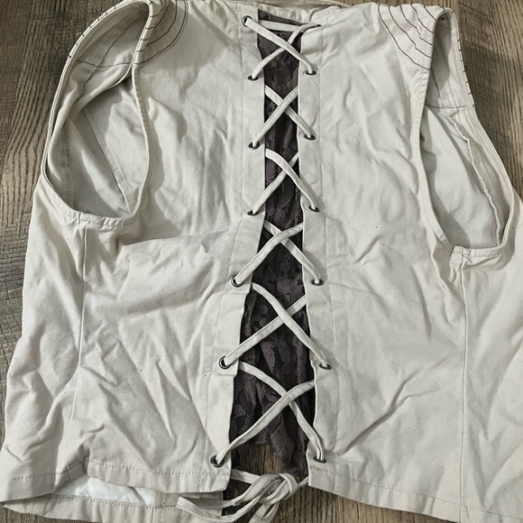 Vest - Picture 2 of 4